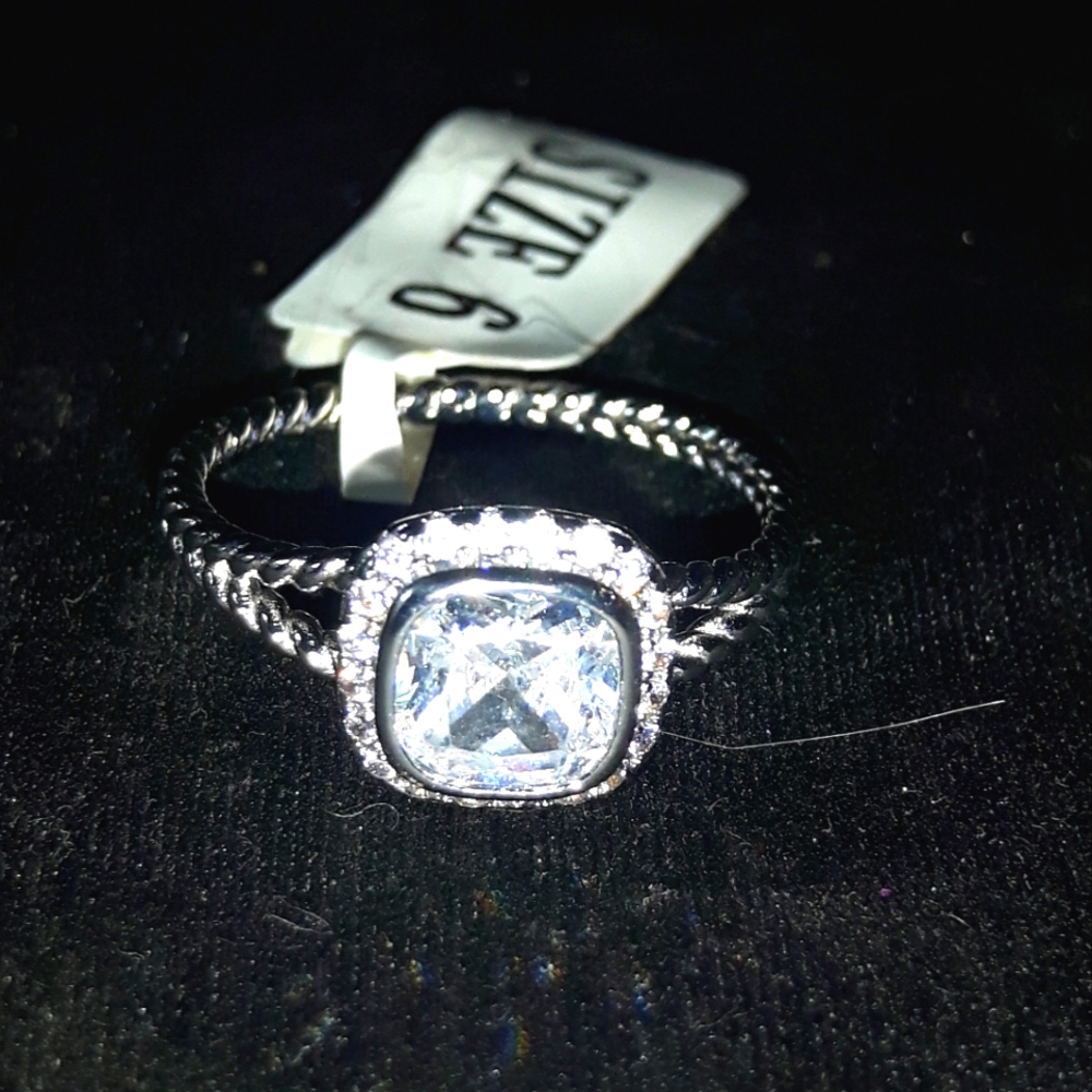 🍁 3 for 28 - Size 6 Ring - NWT